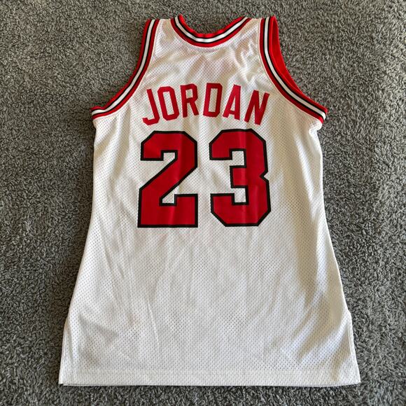 Michael Jordan Authentic Mitchell & Ness NBA Chicago Bulls 84 Rookie Jersey 40-M - Picture 9 of 12